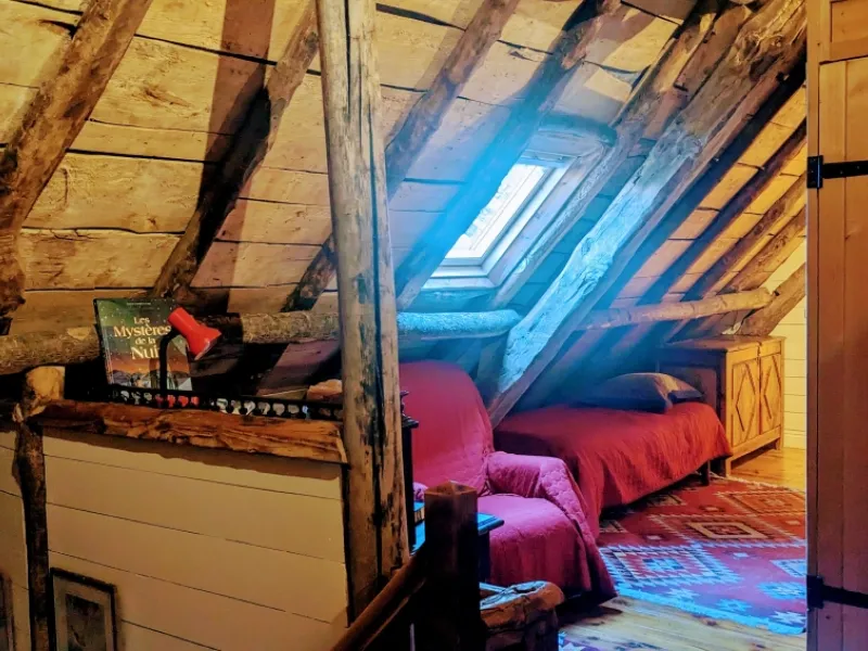 Couchage en sous-pente Grange de Bâa Hautes Pyrénées