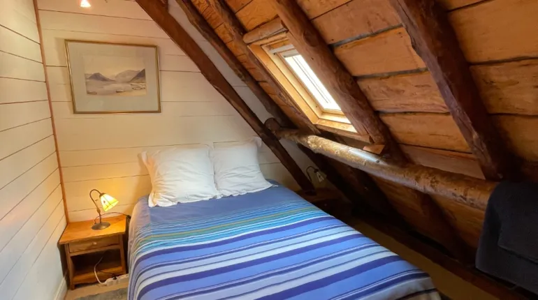 Bedroom with double bed Grange de Bâa Hautes Pyrénées