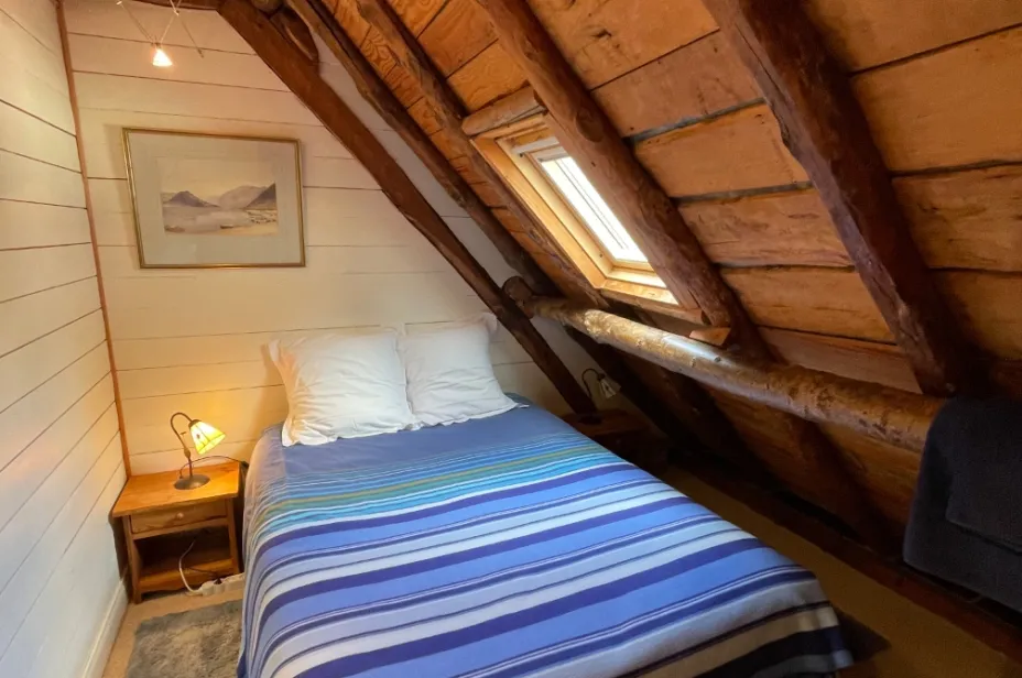 Chambre lit double Grange de Bâa Hautes Pyrénées