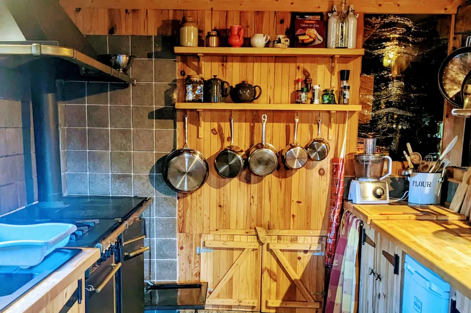 Cuisine entièrement équipée Grange de Bâa Hautes Pyrénées
