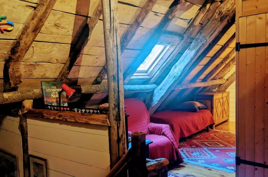 Couchage en sous-pente Grange de Bâa Hautes Pyrénées