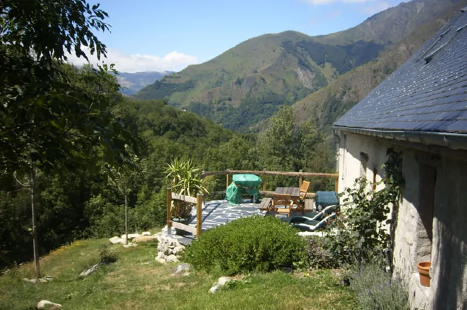 Terrasse avec vue sur la montagne Grange de Bâa Hautes Pyrénées