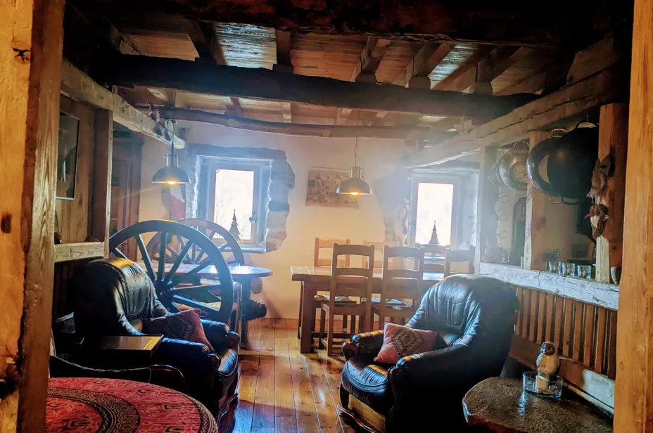 Salle à manger spacieuse Grange de Bâa Hautes Pyrénées