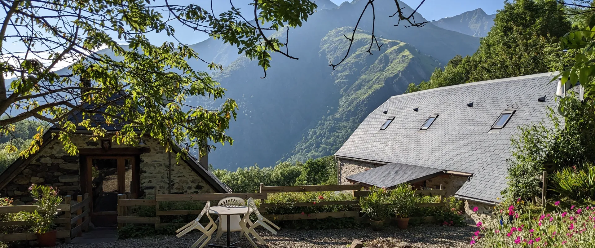 Un cadre naturel grandiose Grange de Bâa Hautes Pyrénées